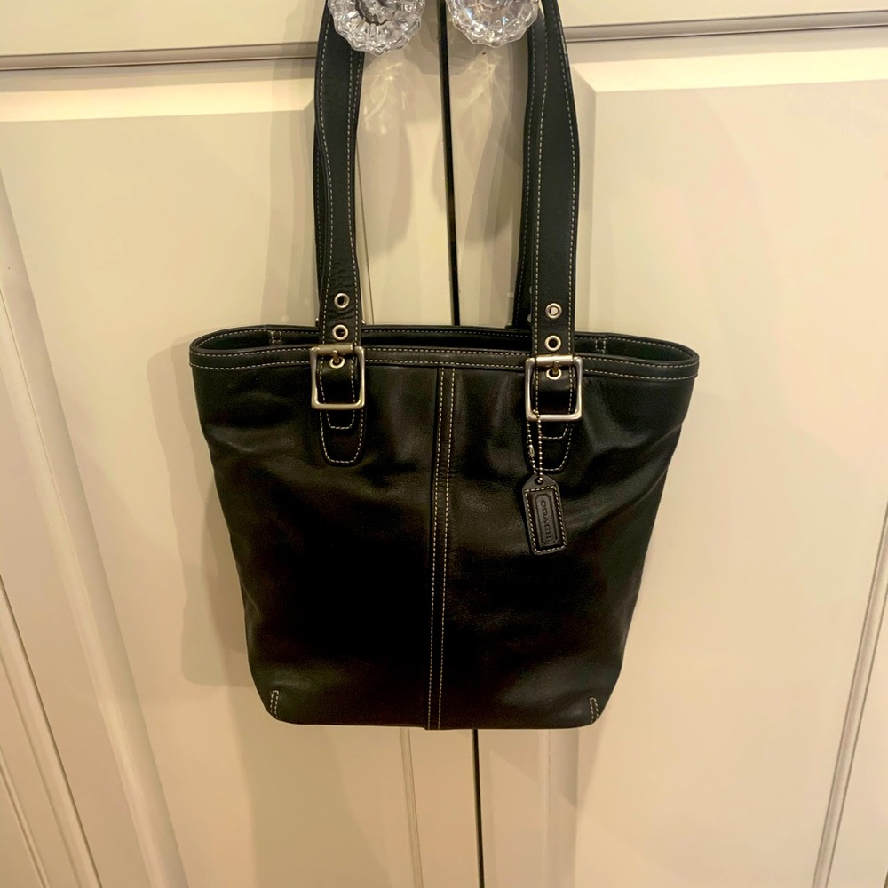 Coach shoulder handbag w/dust bag